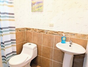 Comfort Quadruple Room | Bathroom