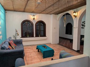 Comfort Quadruple Room | Living area