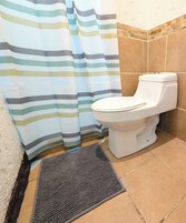 经典四人房 | 浴室