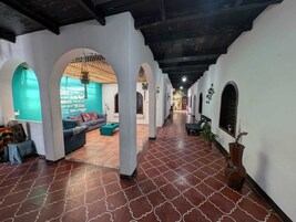 华丽四人房 | 起居区