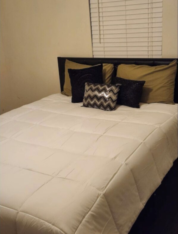 4 bedrooms, WiFi, bed sheets