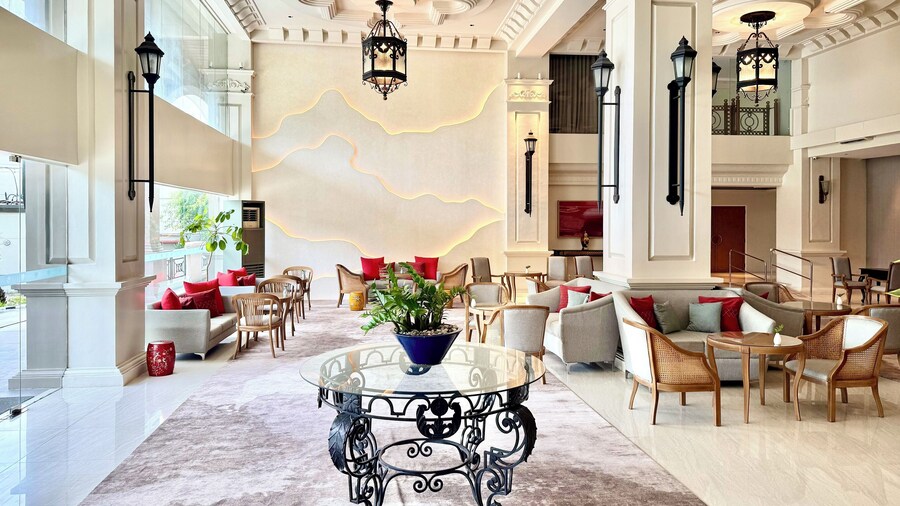 Vermillion Hotel