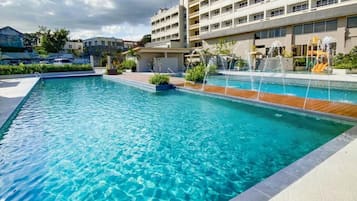 2 outdoor pools, open 6:00 AM to 6:00 PM, free pool cabanas