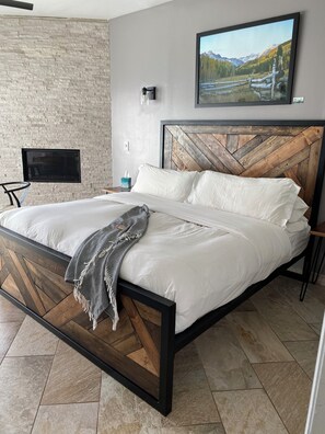 Soundproofing, iron/ironing board, free WiFi - Pikes Peak Paradise Bed and Breakfast (Woodland Park)