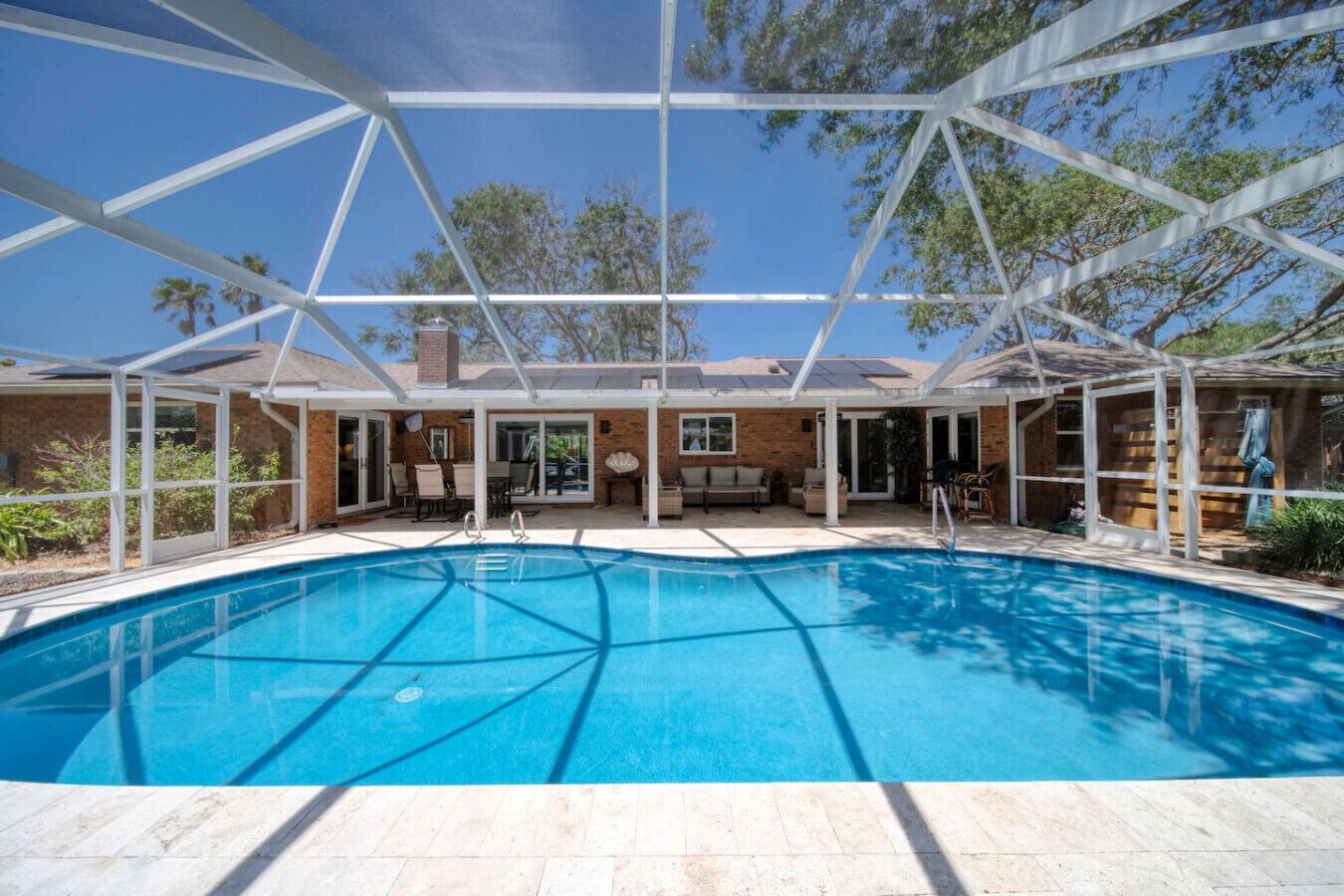 Een verwarmd zwembad