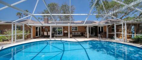 Een verwarmd zwembad