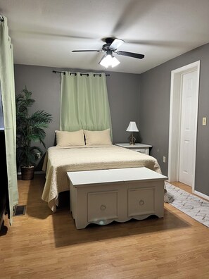 3 bedrooms, travel crib, free WiFi, bed sheets