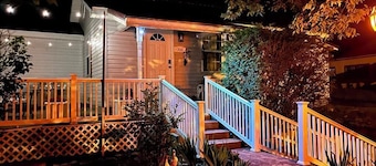 Cozy 3 Bedroom Home walking distance to Shadow Lake Nightclub and Elk River!