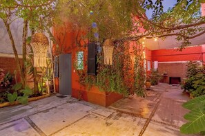 Hiên