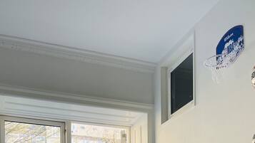 2 bedrooms, iron/ironing board, travel cot, free WiFi