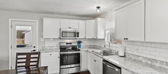 Knox Retreat ~ Cozy Home w/ Outdoor Entertainment