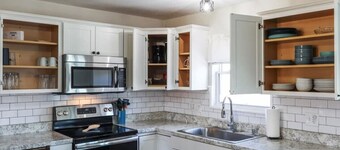 Knox Retreat  ~ Cozy Home w/ Outdoor Entertainment