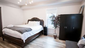 1 habitación, tabla de planchar con plancha, wifi gratis y ropa de cama