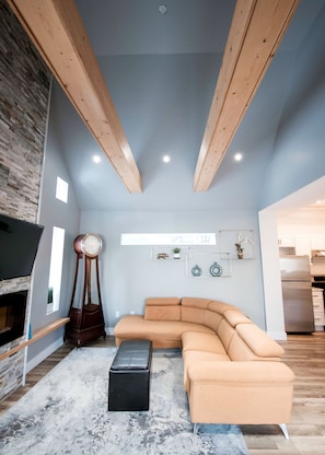 Smart TV, fireplace