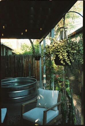 Outdoor spa tub - The Sonora House – Entire Home (Tucson)