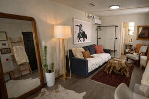 Smart TV - Western Nook – 2nd Floor Studio – The Sonora House (Tucson)