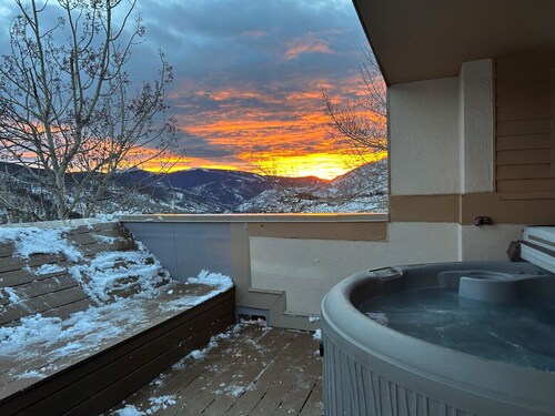 Vail + Pet Friendly + Private Hot Tub!