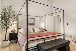 2 habitaciones, escritorio, tabla de planchar con plancha y wifi 