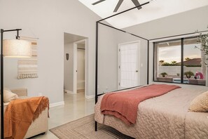 2 habitaciones, escritorio, tabla de planchar con plancha y wifi