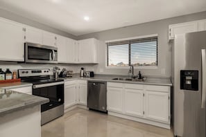 Fridge, microwave, oven, stovetop - Mountain Views Luxury Villa with Heated Pool, Hot Tub, Fireplace and 2 King Beds (Fountain Hills)