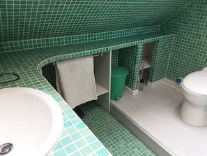 Comfort Double or Twin Room, Garden View | Bathroom - LE CLOS DU BUISSON (Saint-Aubin-sur-Gaillon)