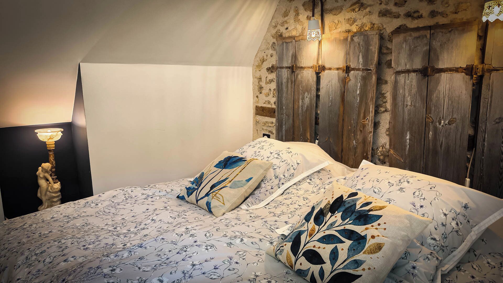 Deluxe Double or Twin Room, Park View | Desk, laptop workspace, free WiFi