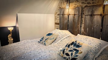 Deluxe Double or Twin Room, Park View | Desk, laptop workspace, free WiFi