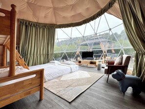 1 soverom, skrivebord, wi-fi (inkludert) og sengetøy