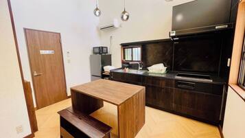 Fridge, microwave, stovetop, cookware/dishes/utensils