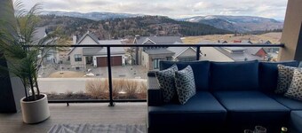 Family Sized Modern Farmhouse Luxury w/ Golf Course Views. Pet-Friendly!
