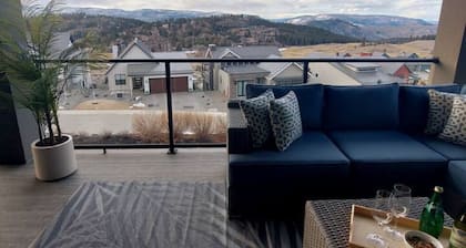 Family Sized Modern Farmhouse Luxury w/ Golf Course Views. Pet-Friendly!