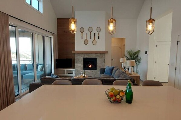 Interior - Family Sized Modern Farmhouse Luxury w/ Golf Course Views. Pet-Friendly! (Vernon)