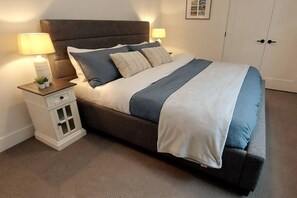 5 soverom, skrivebord, strykejern/-brett og wi-fi