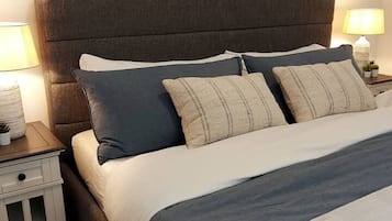 5 Schlafzimmer, Schreibtisch, Bügeleisen/Bügelbrett, WLAN