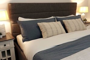 5 bedrooms, desk, iron/ironing board, WiFi