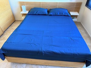 1 chambre, bureau, fer et planche à repasser, accès au Wi-Fi (inclus)