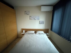 1 chambre, bureau, chambres insonorisées, fer et planche à repasser