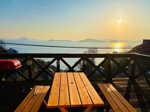 Outdoor dining - Entire log house for rent in Oshima District Su / Oshima-gun Yamaguchi (Oshima-gun)