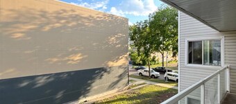 Bright Studio in Central YEG | Steps from Everything!