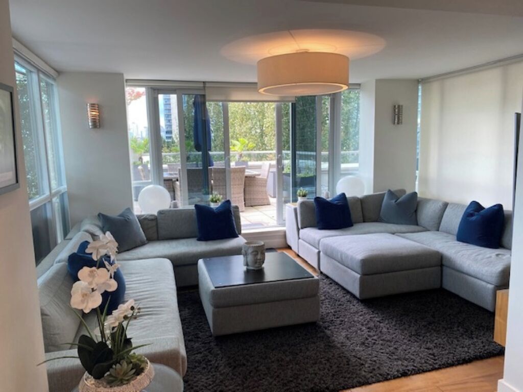 Smart TV, fireplace, computer monitors, printers