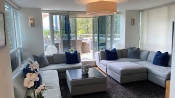 Smart TV, fireplace, computer monitors, printers