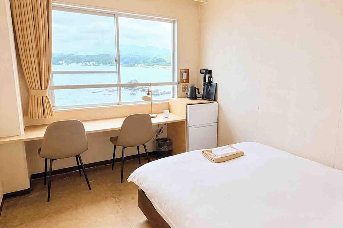 Main Building Double Ocean View Non-Smoking | WiFi (free), bed sheets