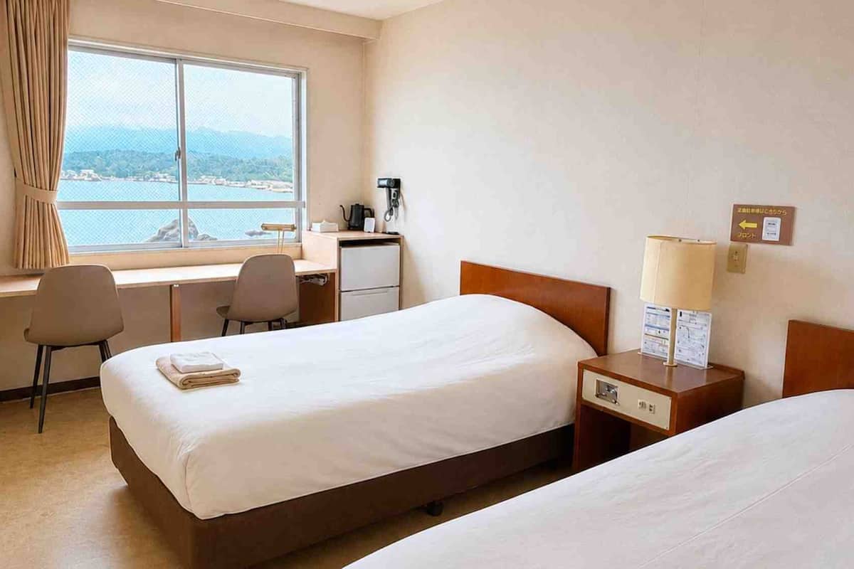 WiFi (free), bed sheets