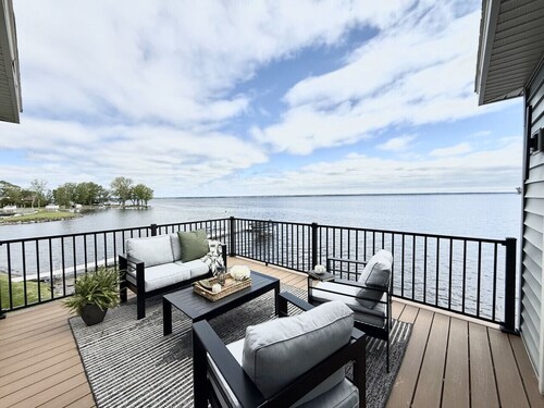 Huge 4BR Lake House | Lake Front | Hot Tub | Pets