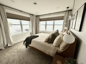 4 bedrooms, desk, iron/ironing board, travel crib