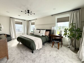 4 bedrooms, desk, iron/ironing board, travel cot