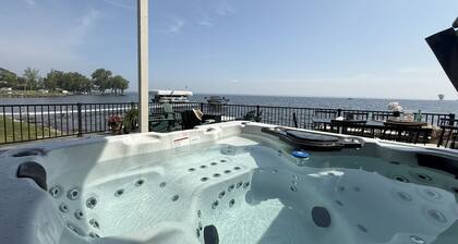 Huge 6BR Oneida Lakefront Retreat - Sleeps 20!