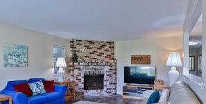 TV, fireplace