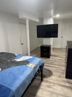 2 bedrooms, iron/ironing board, WiFi