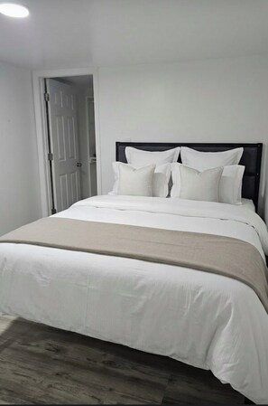 2 bedrooms, iron/ironing board, WiFi